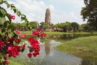 Prang of Wat Phra Ram reflected in the park lake