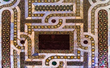 Marble and poryphyr mosaic floor