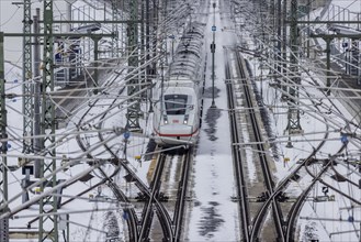 ICE runs through the new Merklingen station in snow Swabian Alb
