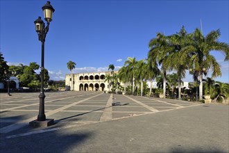 Plaza de Espana with Alcazar de Colon