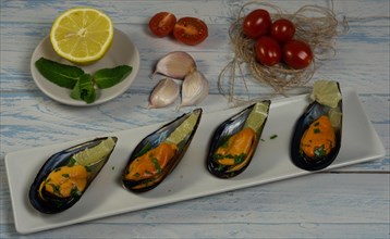 Mussels with lemon with a vegetable base