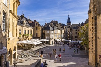 People in the marketplace in Sarlat-la-Caneda