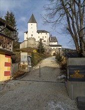 Way to the castle