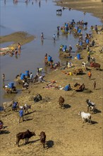 Local people washing their clothes on the Mandrare river