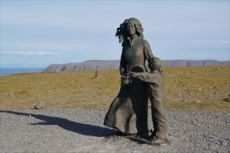 Figure with mother and child on Nordkapplateau
