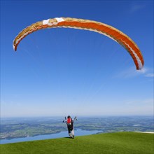Paraglider at the start at Tegelberg