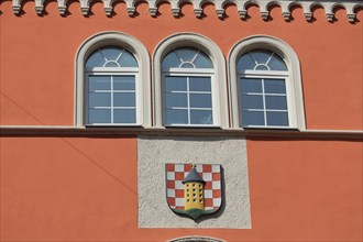 Facade with three windows and town coat of arms from the historic town hall