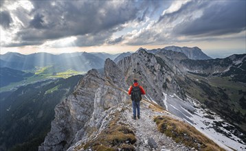 Mountaineer on the ridge between Rote Flueh and Schartschrofen