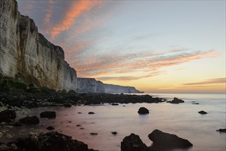 Alabaster coast with chalk cliffs near Etretat