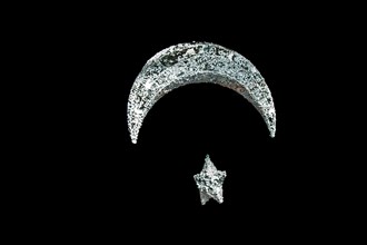 Metal islamic crescent moon icon