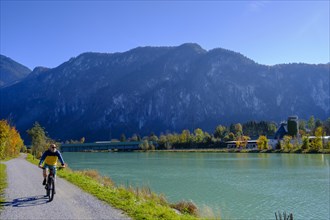 Cyclists on the Inn between Kiefersfelden and Kufstein