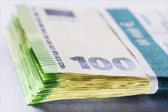 Banknotes with a nominal value of 100 euros