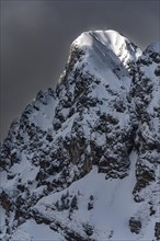 Peak of the Koellenspitze in snowy mountain landscape