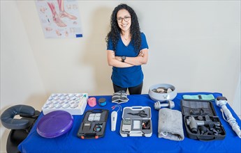 Physiotherapist woman showing therapy accessories and equipment. Physiotherapist with physiotherapy accessories. Smiling physiotherapist showing physiotherapy accessories