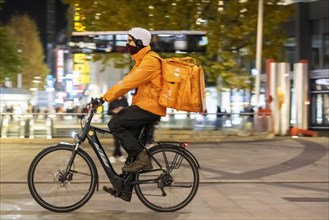 Bicycle courier for the delivery service Lieferando