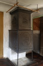 Cast-iron stove from around 1830 in the parlour of the Haeckerhaus