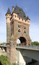 Tower and bridge gate on the west side of the Nibelungen Bridge