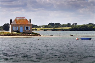 Keepers cottage in the oyster lagoon of Saint-Cado