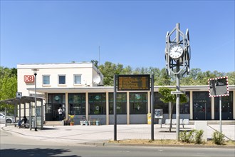 Alzey station reception building