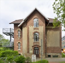 Old savings bank building