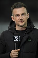 Coach Enrico Maassen FC Augsburg FCA in interview with microphone logo DAZN