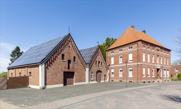 Former agricultural property or hotel with solar plant