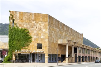 Kurgastzentrum with theatre and casino