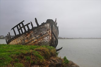 The wreck of the Angelus in the port of Portbail