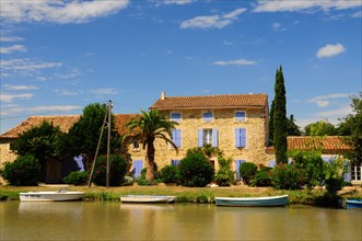 Country house on the Canal du Midi in Le Somail