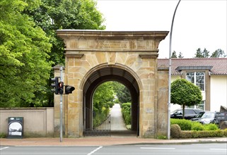 Cemetery gate from 1839