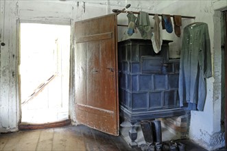 Laundry by the tiled stove in the parlour