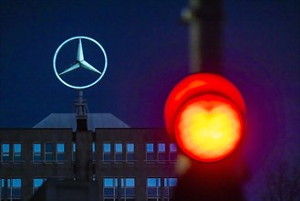 Mercedes star with red light