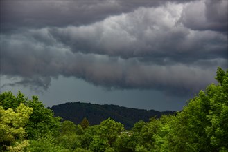 Incoming thunderstorm front with dark clouds