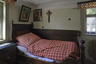 Bed in the lower bedroom at the time around 1920