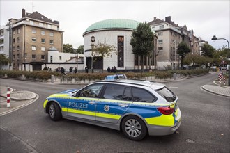 Police protection at the New Synagogue of the Jewish Community at Paul-Spiegel-Platz