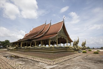 Temple Wat Sirindhorn Wararam