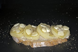 Harz cheese on mixed bread with lard