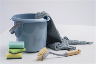 Cleaning bucket with cleaning cleaning cloths
