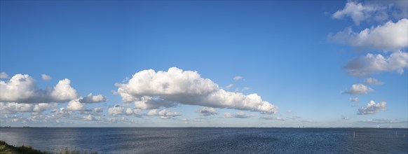 View from the Zeedijk over the Markermeer