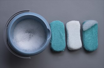 Cleaning sponges with cleaning bucket and foam