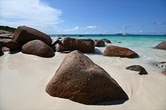 Granite formations on La Dique Island
