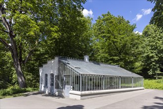 Daimler memorial in the Bad Cannstatt spa gardens