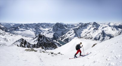 Ski tourers climbing Pirchkogel