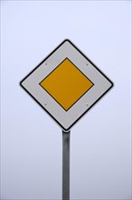 Road sign 'Vorfahrtstrasse'