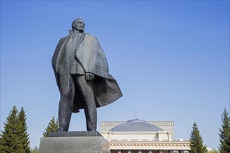Statue of Lenin in front of the Novosibirsk Opera and Ballet Theatre in the city center of Novosibirsk