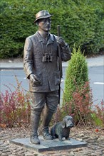 Bronze sculpture Hermann Loens as a hunter by artist Marlies Leonardy Rex at Walsrode