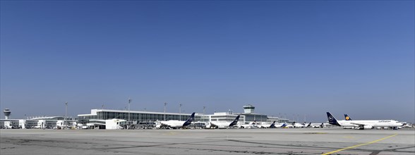 Overview of Apron East with Lufthansa aircraft