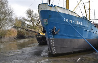 Ship stuck in the mud at low tide in Wischhafen