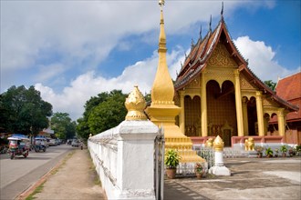 Wat Saen temple along the main Sakkaline road