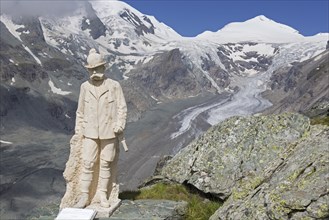 Kaiser Franz Josef sculpture and the shrinking Pasterze